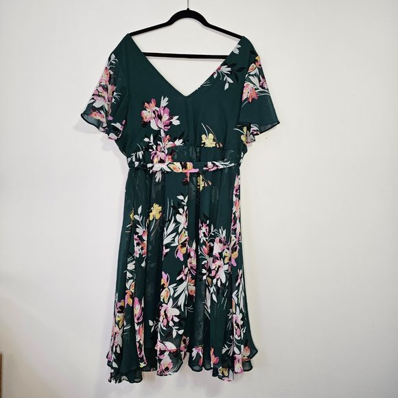 EUC Torrid Dark Green Floral Size 1 Dress Plus size - Picture 3 of 5